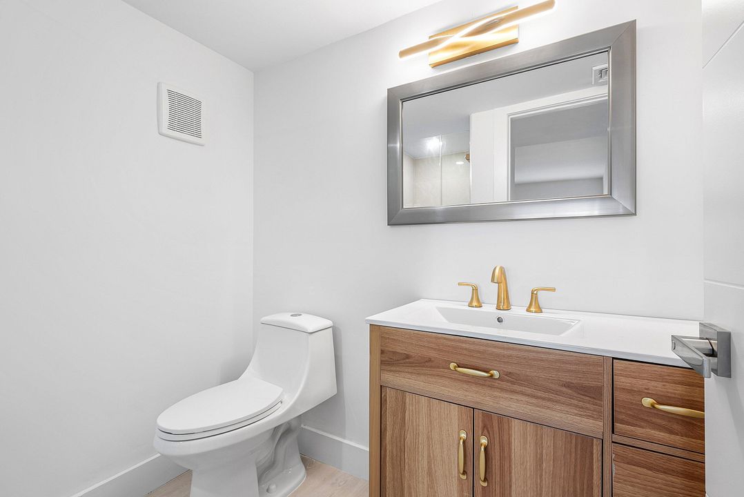 На продажу: $225,000 (2 спален, 2 ванн, 920 Квадратных фут)