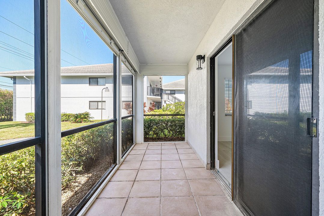 На продажу: $225,000 (2 спален, 2 ванн, 920 Квадратных фут)