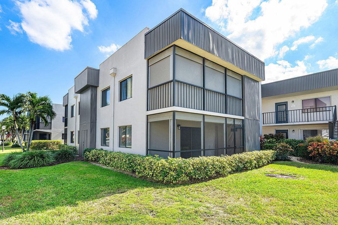 На продажу: $225,000 (2 спален, 2 ванн, 920 Квадратных фут)