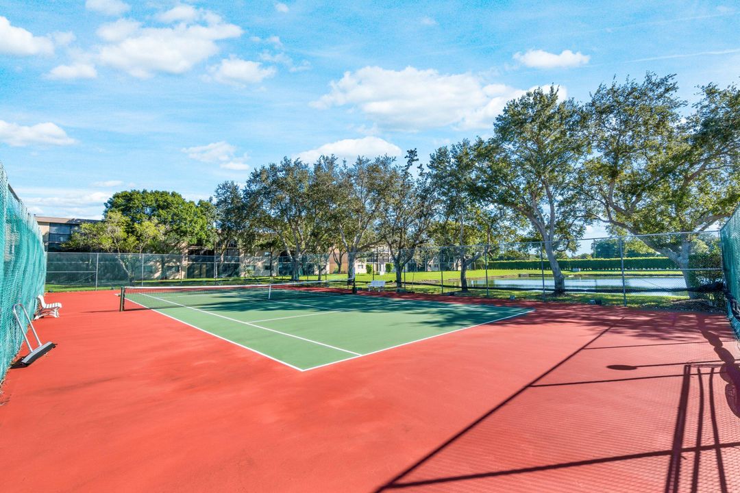 На продажу: $225,000 (2 спален, 2 ванн, 920 Квадратных фут)