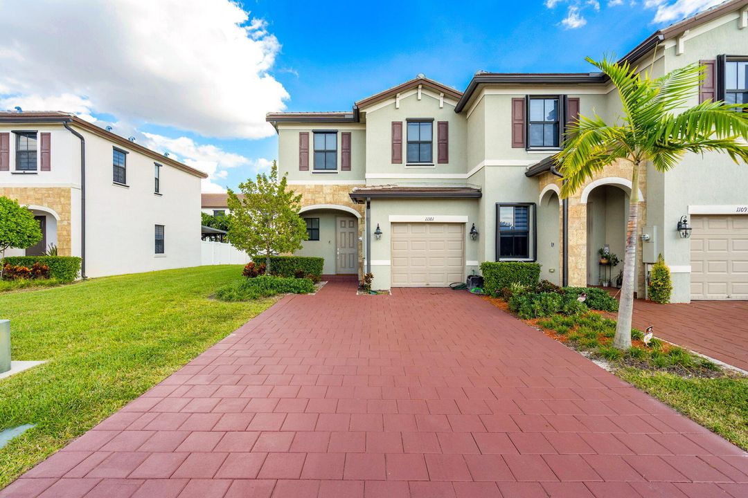 В аренду: $3,300 (3 спален, 2 ванн, 1376 Квадратных фут)