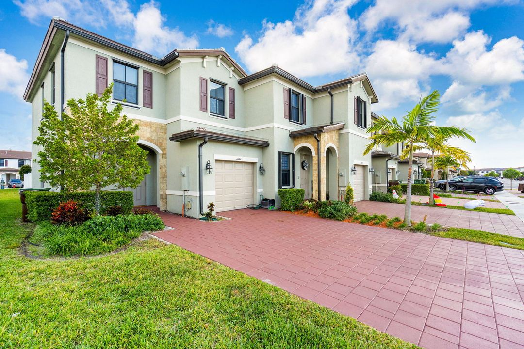 В аренду: $3,300 (3 спален, 2 ванн, 1376 Квадратных фут)