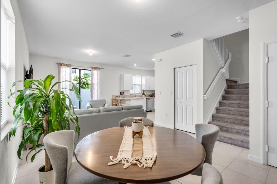 В аренду: $3,300 (3 спален, 2 ванн, 1376 Квадратных фут)