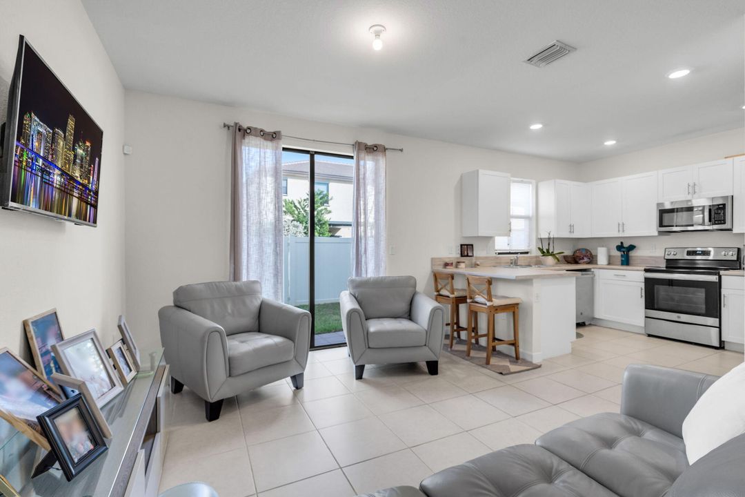 В аренду: $3,300 (3 спален, 2 ванн, 1376 Квадратных фут)