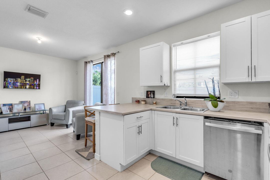 В аренду: $3,300 (3 спален, 2 ванн, 1376 Квадратных фут)