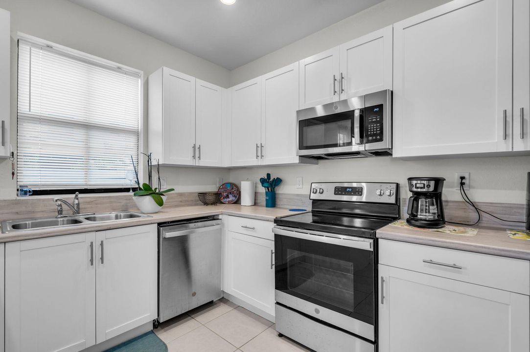 В аренду: $3,300 (3 спален, 2 ванн, 1376 Квадратных фут)