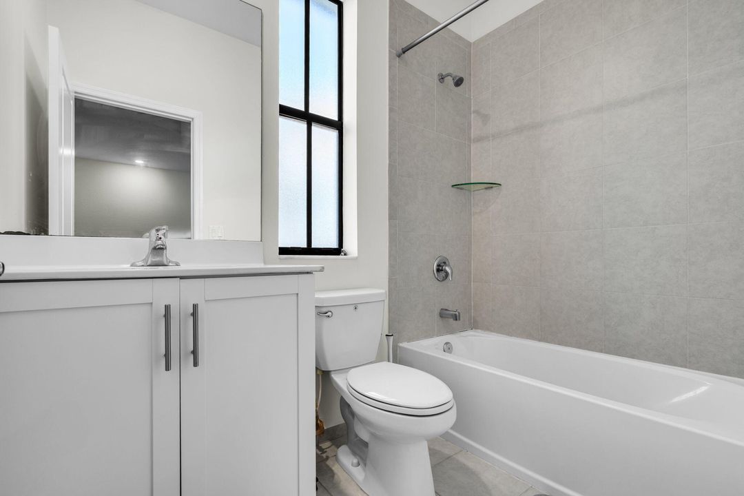 В аренду: $3,300 (3 спален, 2 ванн, 1376 Квадратных фут)