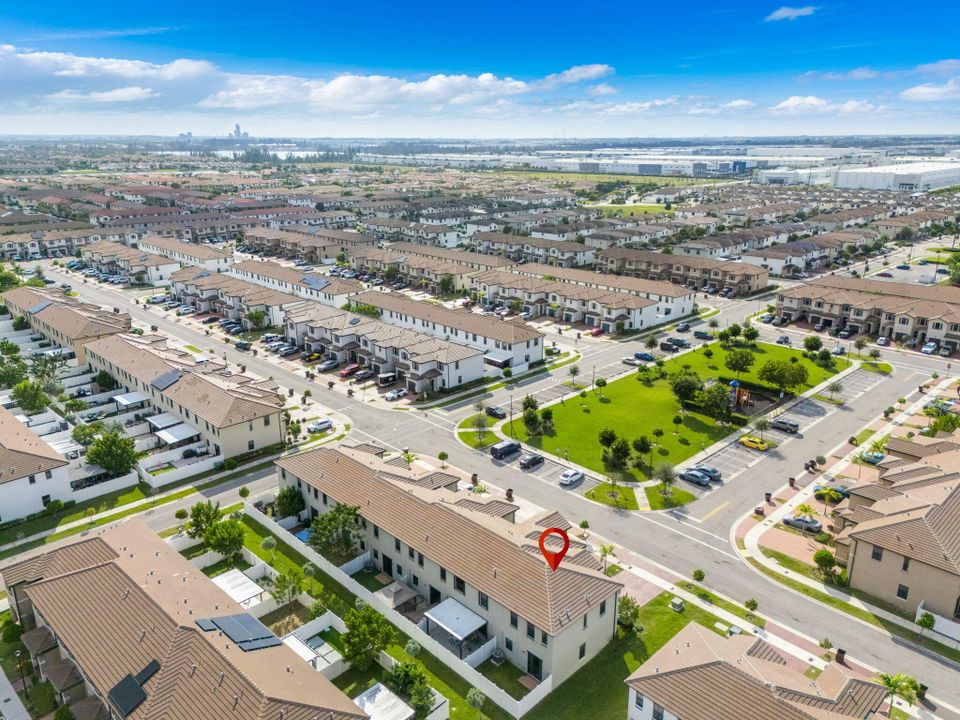 В аренду: $3,300 (3 спален, 2 ванн, 1376 Квадратных фут)