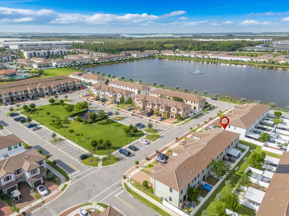 В аренду: $3,300 (3 спален, 2 ванн, 1376 Квадратных фут)