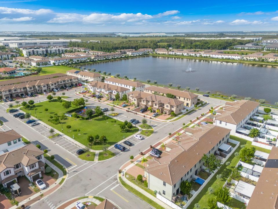 В аренду: $3,300 (3 спален, 2 ванн, 1376 Квадратных фут)