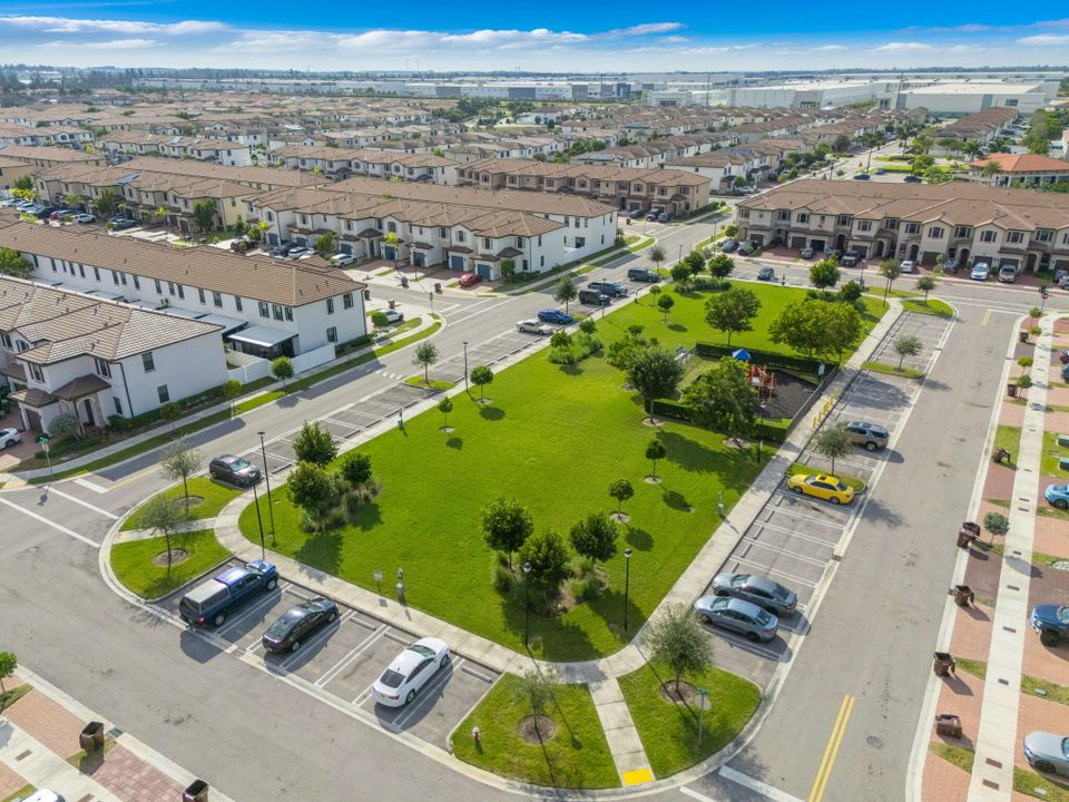 В аренду: $3,300 (3 спален, 2 ванн, 1376 Квадратных фут)