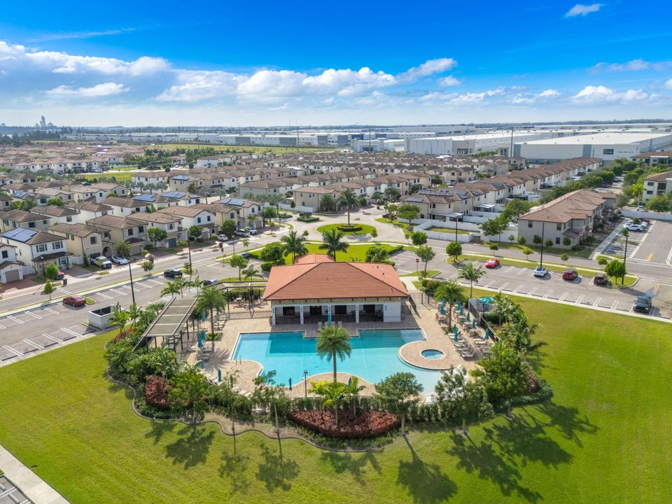 В аренду: $3,300 (3 спален, 2 ванн, 1376 Квадратных фут)