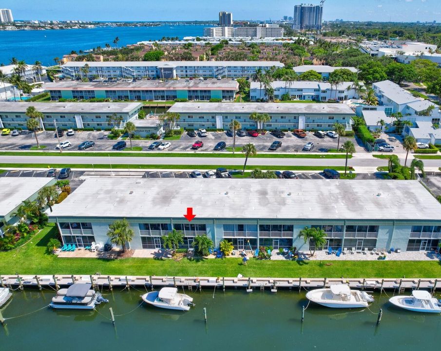 На продажу: $298,000 (2 спален, 2 ванн, 962 Квадратных фут)