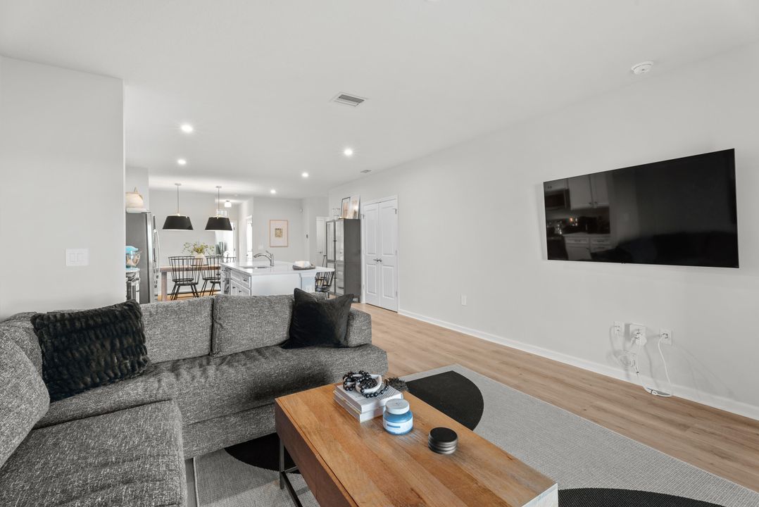 For Rent: $2,600 (2 beds, 2 baths, 1503 Square Feet)