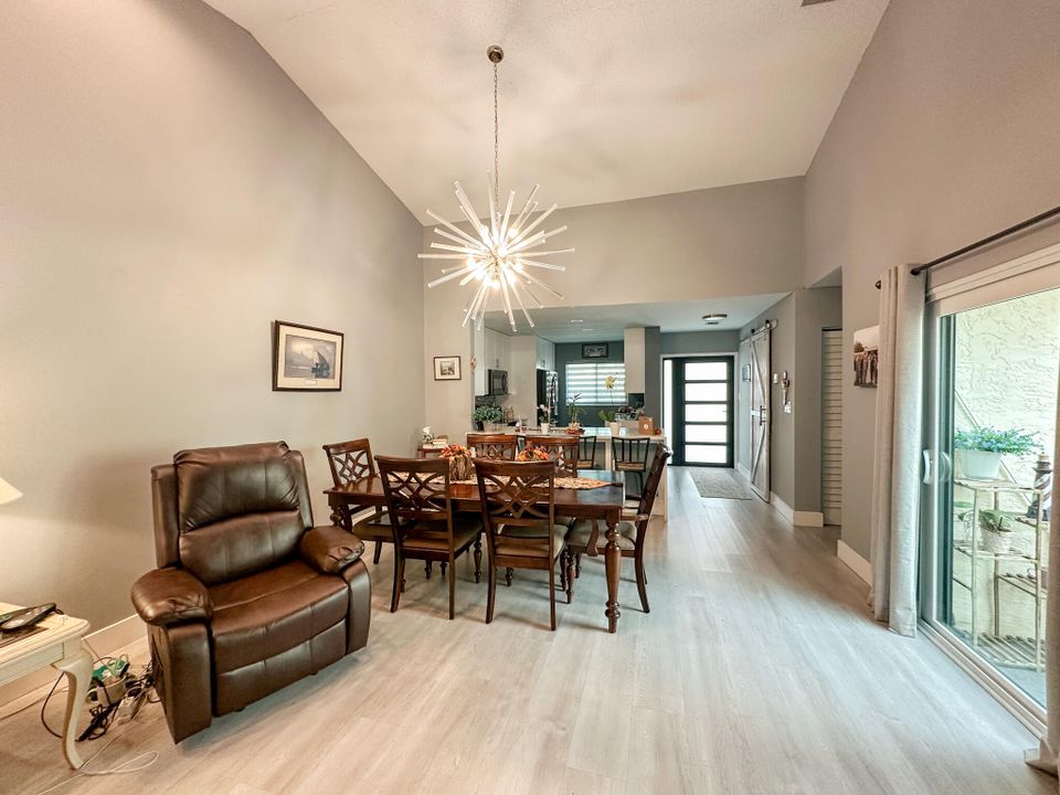 For Sale: $384,999 (2 beds, 2 baths, 1245 Square Feet)