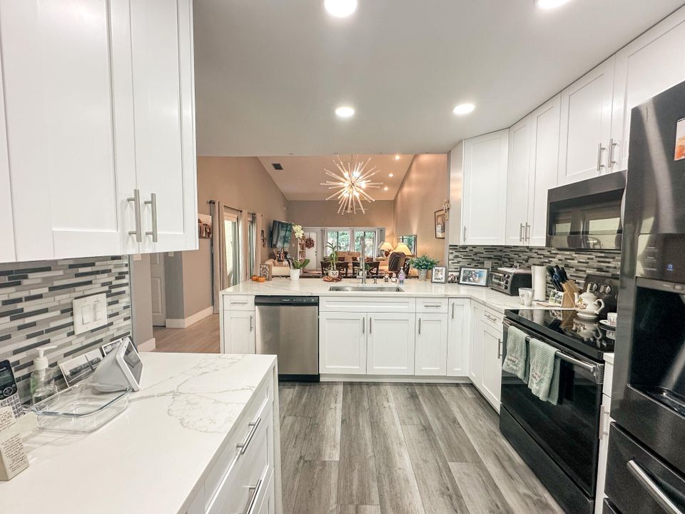 For Sale: $384,999 (2 beds, 2 baths, 1245 Square Feet)