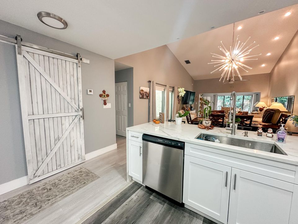 For Sale: $384,999 (2 beds, 2 baths, 1245 Square Feet)