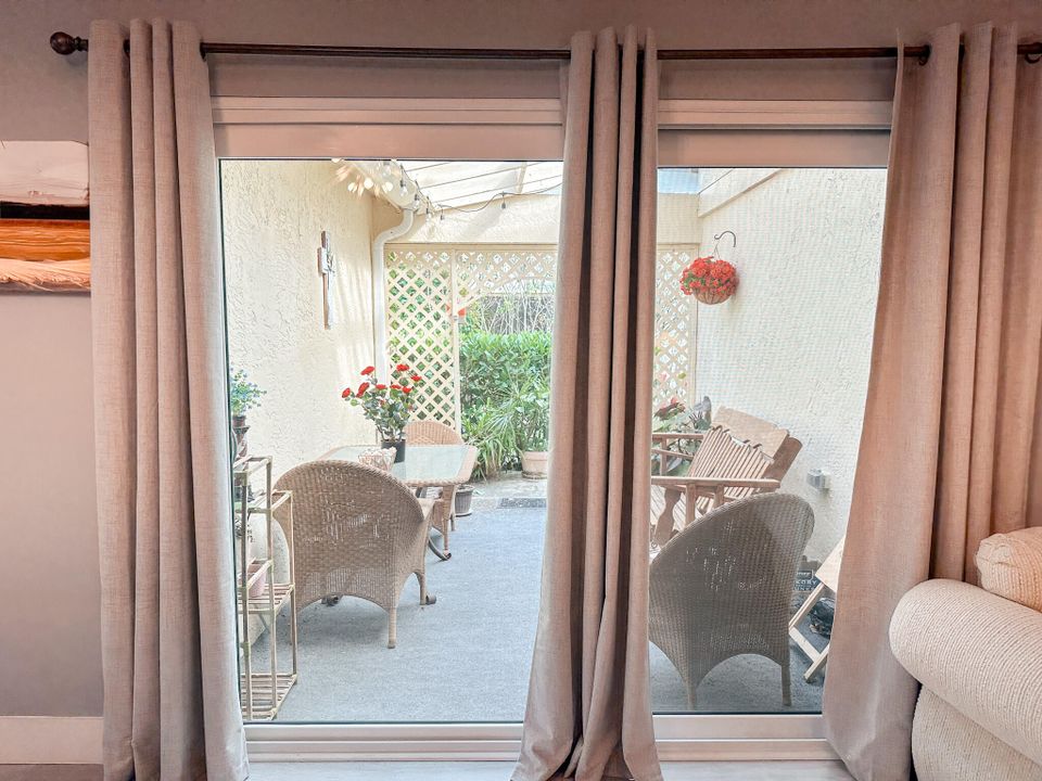 For Sale: $384,999 (2 beds, 2 baths, 1245 Square Feet)