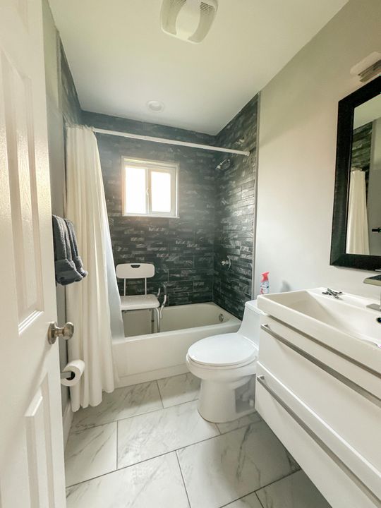 For Sale: $384,999 (2 beds, 2 baths, 1245 Square Feet)