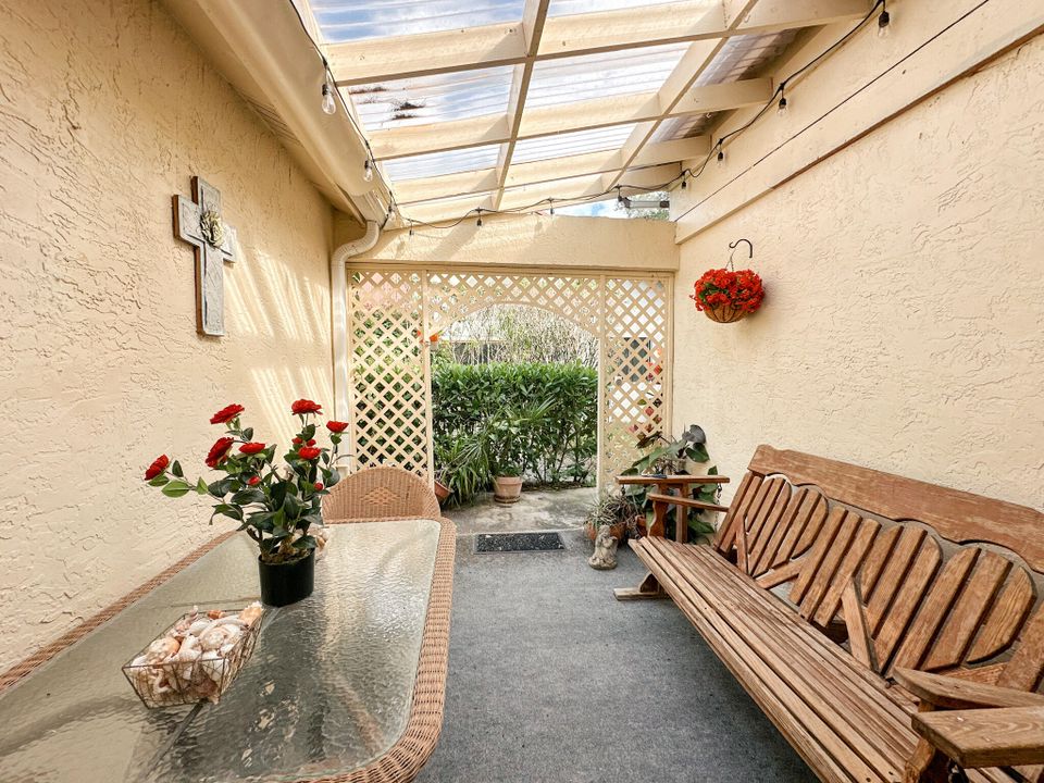 For Sale: $384,999 (2 beds, 2 baths, 1245 Square Feet)