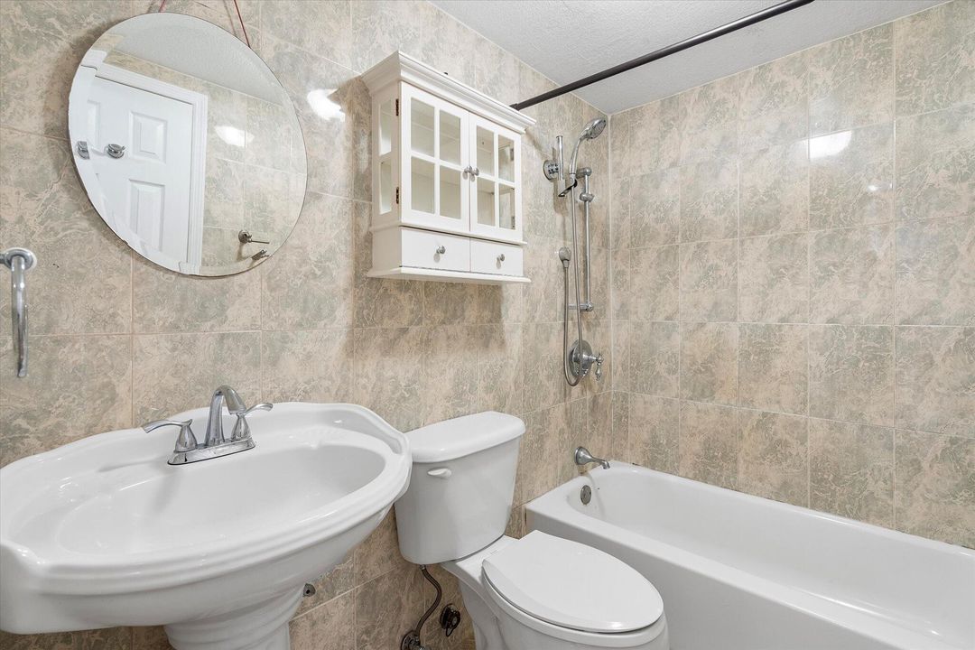 待售: $350,000 (2 贝兹, 1 浴室, 770 平方英尺)