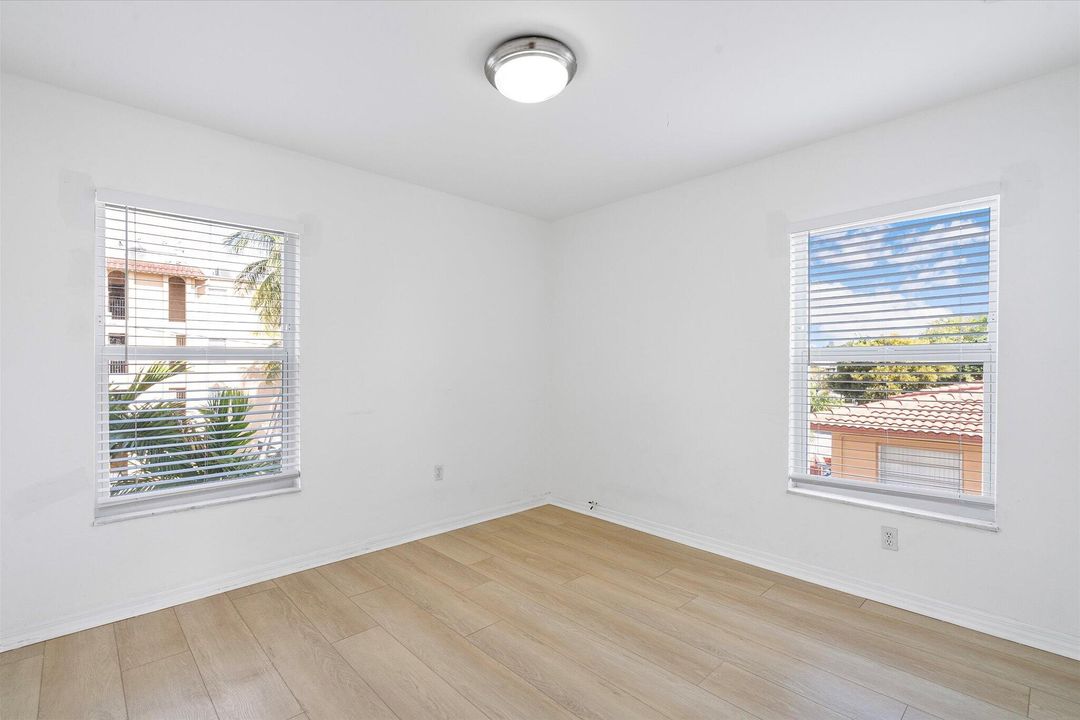 待售: $350,000 (2 贝兹, 1 浴室, 770 平方英尺)