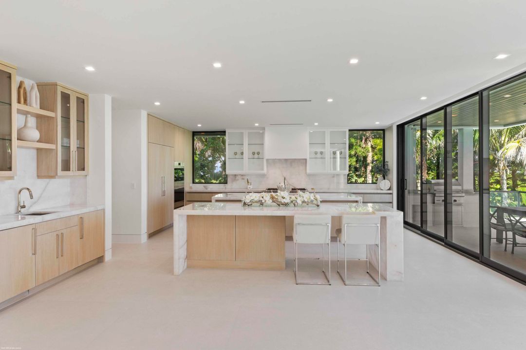 На продажу: $14,500,000 (4 спален, 5 ванн, 5965 Квадратных фут)