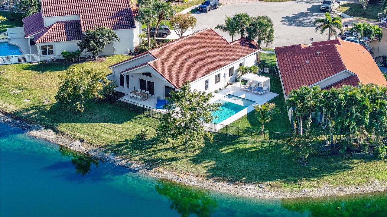 En Venta: $925,000 (3 camas, 2 baños, 1640 Pies cuadrados)