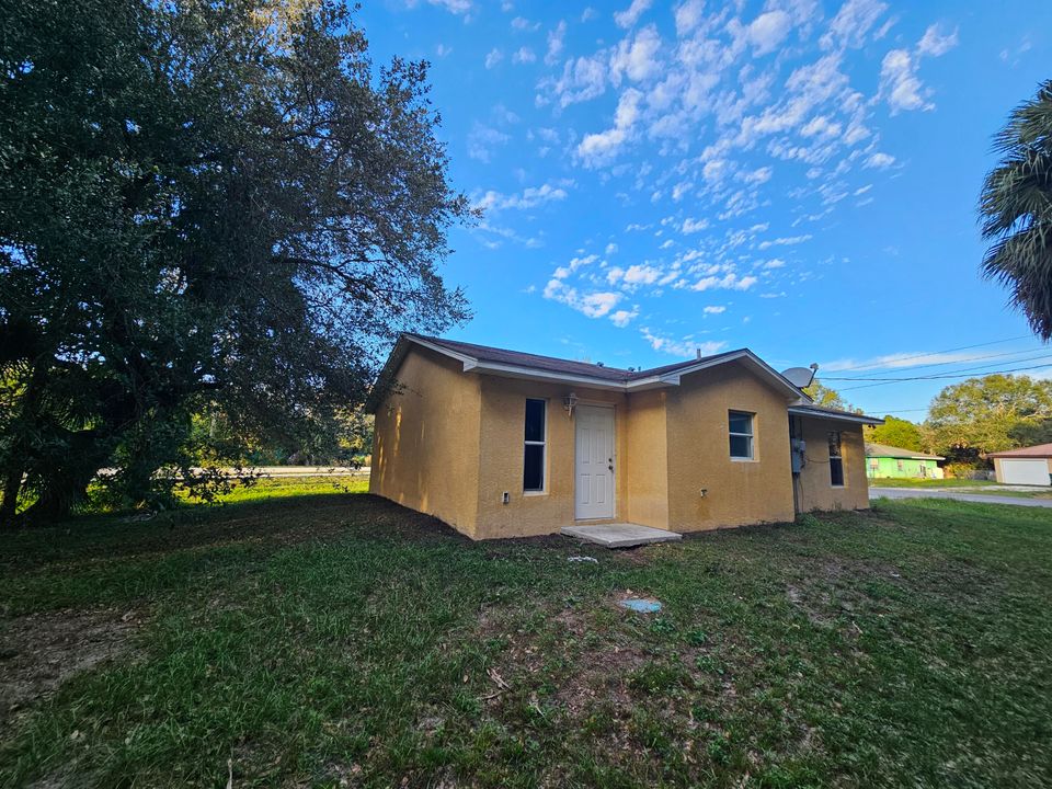 For Sale: $259,000 (3 beds, 2 baths, 1103 Square Feet)