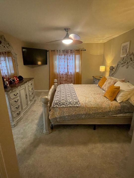 В аренду: $3,600 (4 спален, 2 ванн, 1712 Квадратных фут)