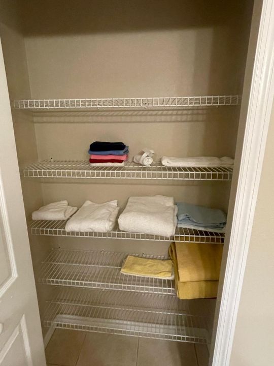 В аренду: $3,600 (4 спален, 2 ванн, 1712 Квадратных фут)