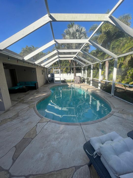 В аренду: $3,600 (4 спален, 2 ванн, 1712 Квадратных фут)