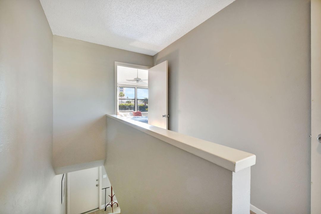 Active With Contract: $254,000 (2 beds, 1 baths, 1088 Square Feet)