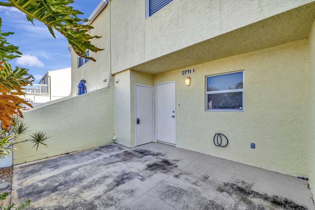 Active With Contract: $254,000 (2 beds, 1 baths, 1088 Square Feet)