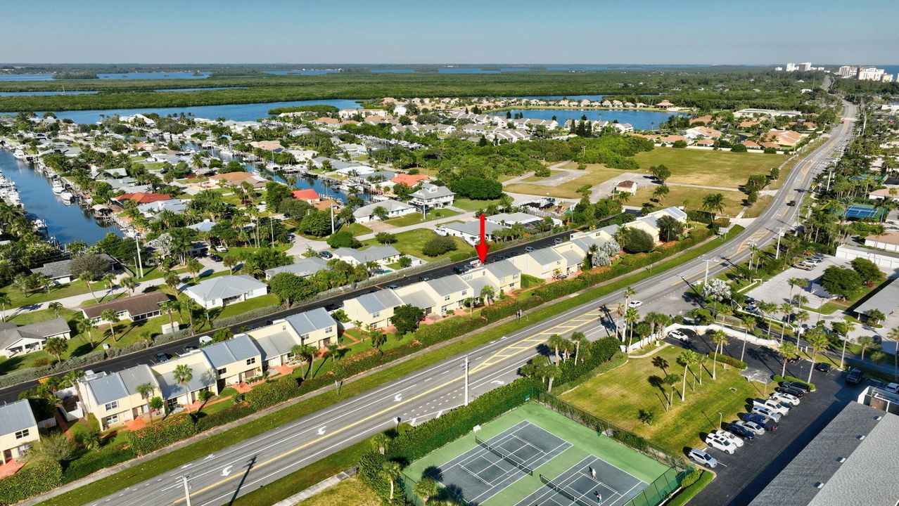 Active With Contract: $254,000 (2 beds, 1 baths, 1088 Square Feet)