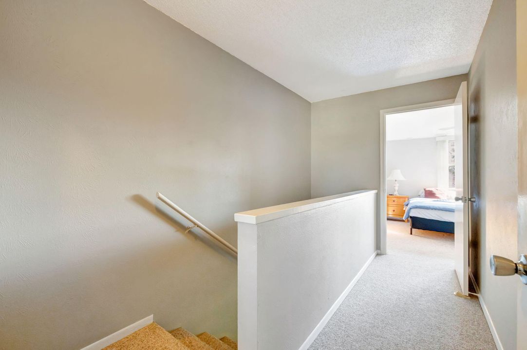 Active With Contract: $254,000 (2 beds, 1 baths, 1088 Square Feet)