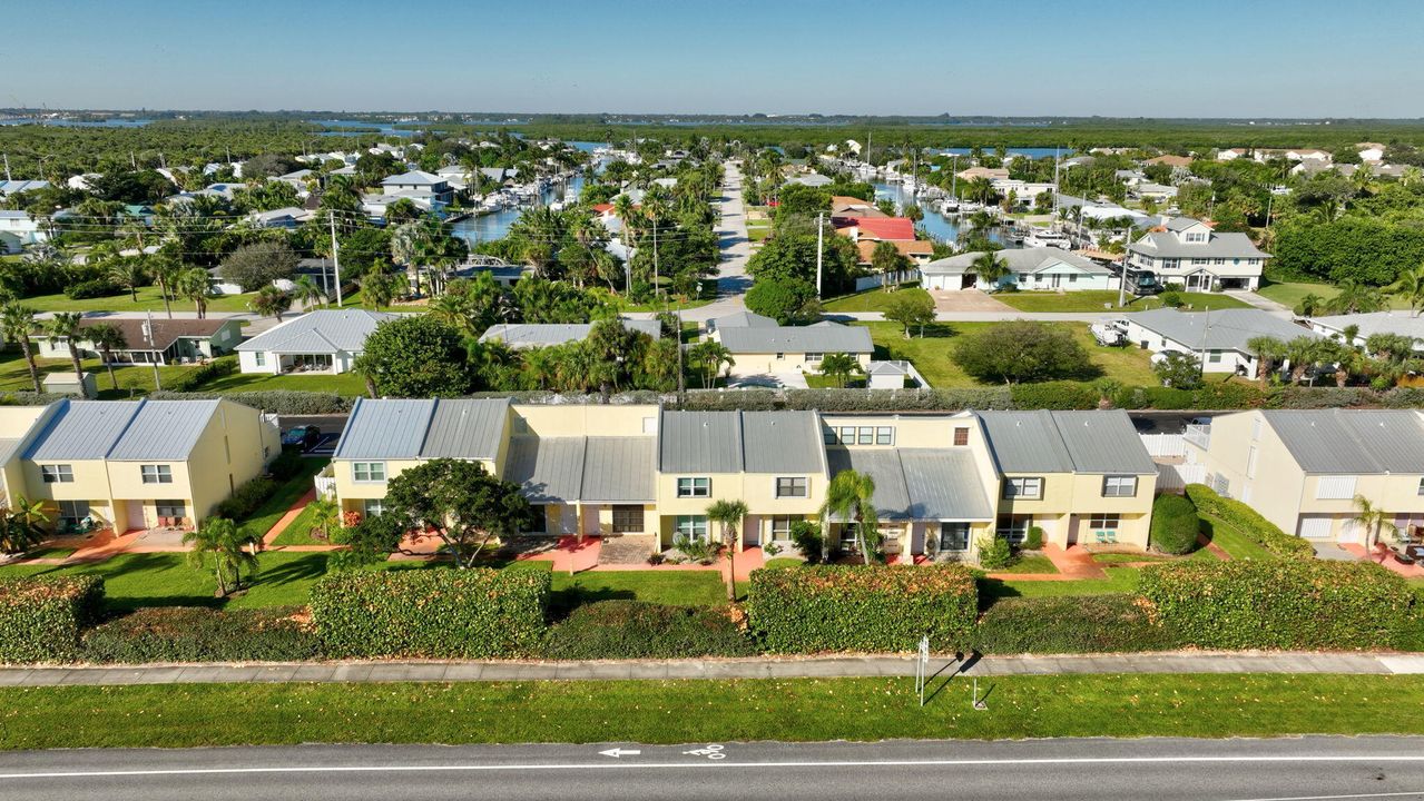 Active With Contract: $254,000 (2 beds, 1 baths, 1088 Square Feet)