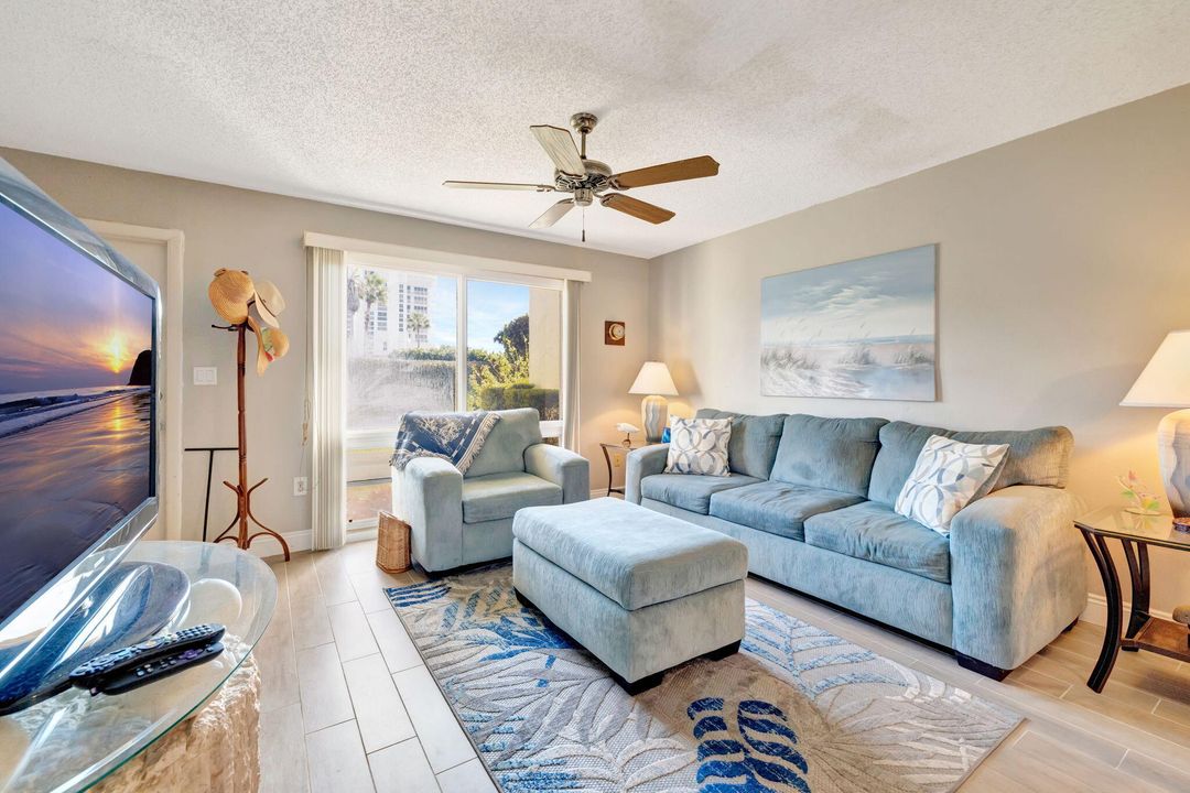 Active With Contract: $254,000 (2 beds, 1 baths, 1088 Square Feet)