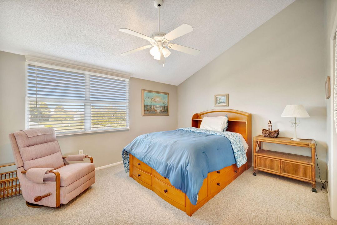 Active With Contract: $254,000 (2 beds, 1 baths, 1088 Square Feet)