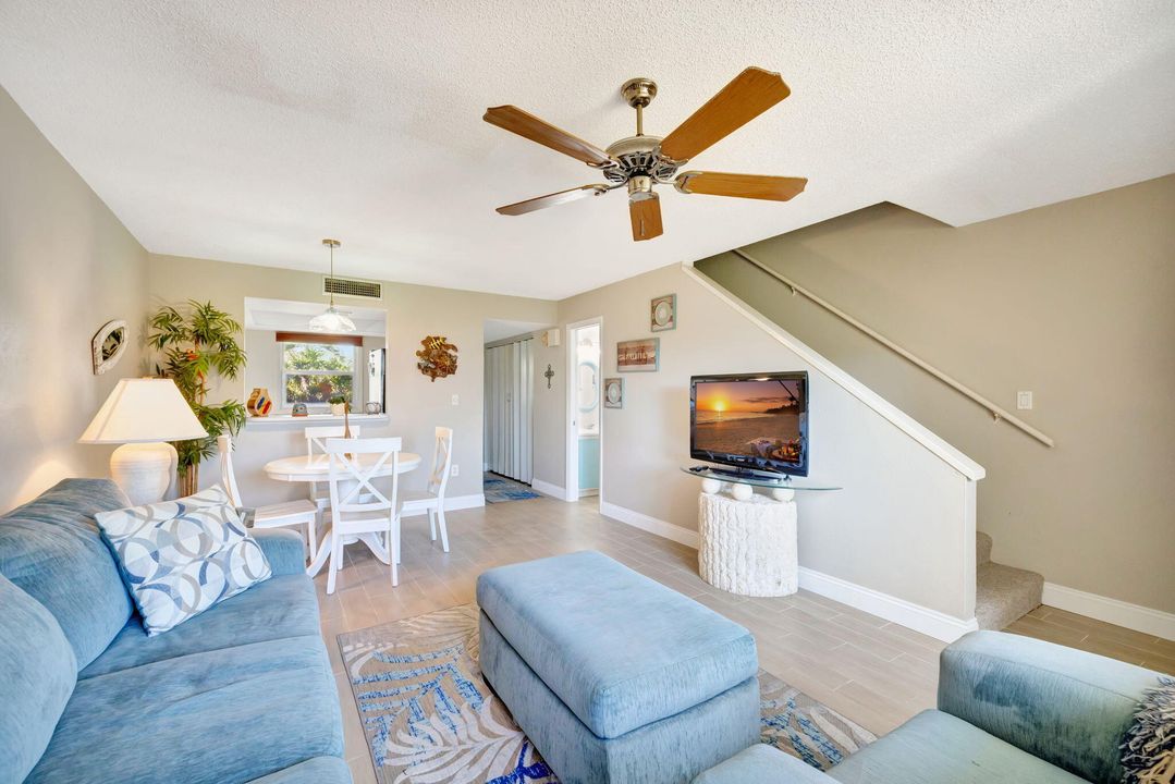 Active With Contract: $254,000 (2 beds, 1 baths, 1088 Square Feet)