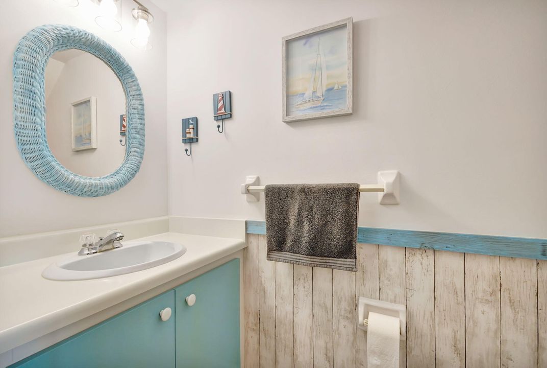 Active With Contract: $254,000 (2 beds, 1 baths, 1088 Square Feet)