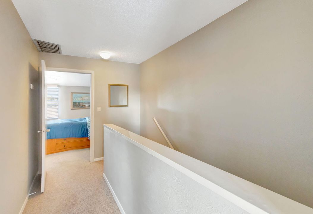 Active With Contract: $254,000 (2 beds, 1 baths, 1088 Square Feet)