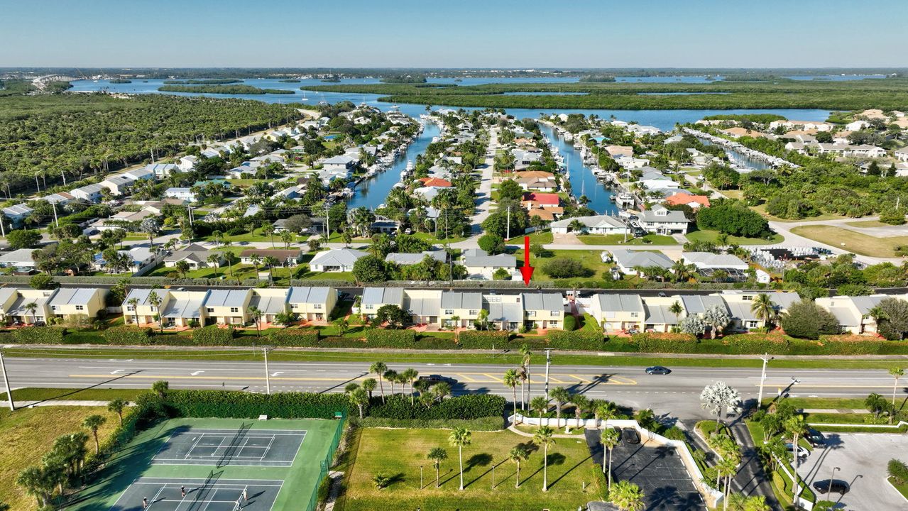 Active With Contract: $254,000 (2 beds, 1 baths, 1088 Square Feet)