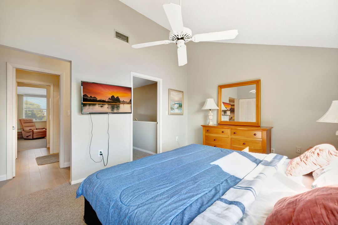 Active With Contract: $254,000 (2 beds, 1 baths, 1088 Square Feet)