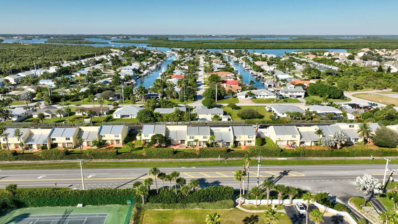 Active With Contract: $254,000 (2 beds, 1 baths, 1088 Square Feet)