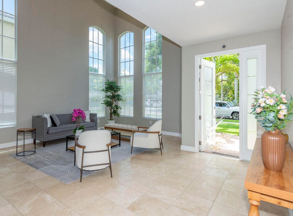 合同活跃: $799,000 (5 贝兹, 2 浴室, 3027 平方英尺)