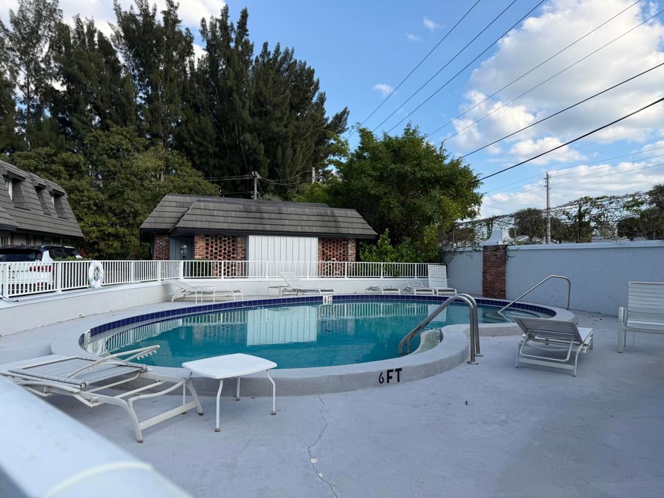 For Sale: $199,000 (2 beds, 2 baths, 1222 Square Feet)