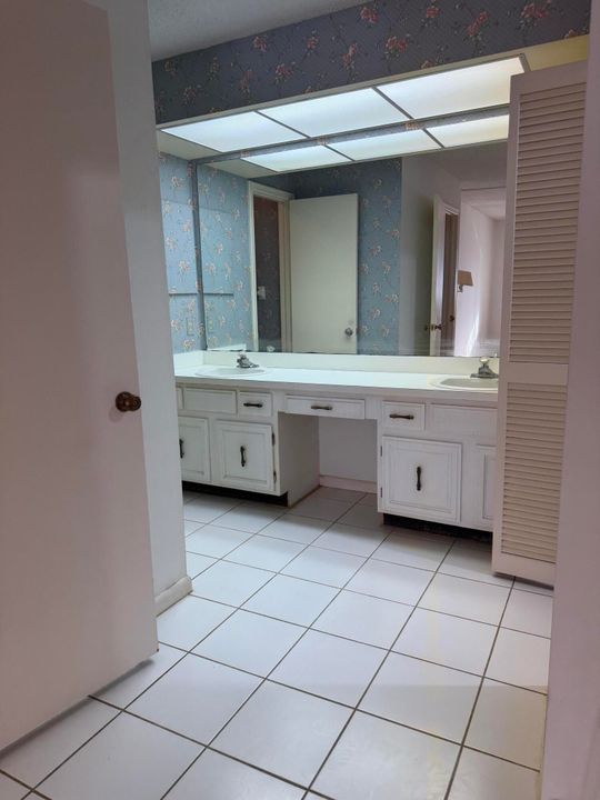 For Sale: $199,000 (2 beds, 2 baths, 1222 Square Feet)