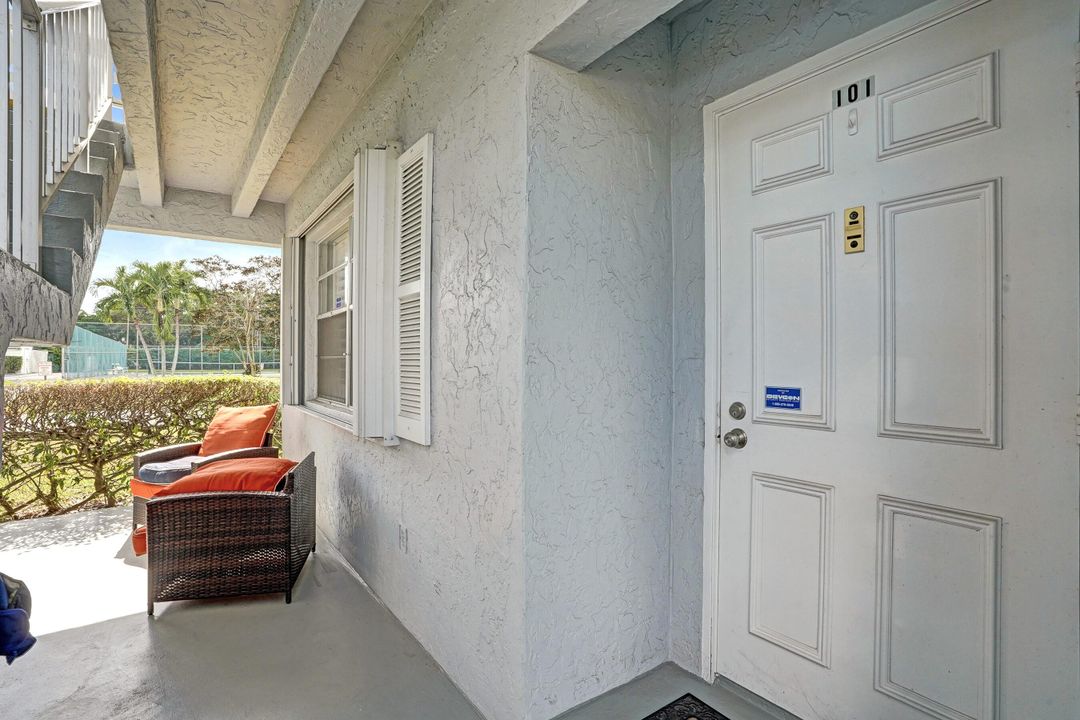 Active With Contract: $185,000 (2 beds, 2 baths, 1167 Square Feet)