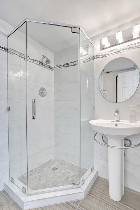 Active With Contract: $185,000 (2 beds, 2 baths, 1167 Square Feet)